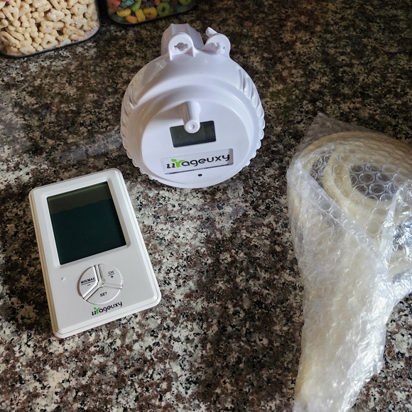 Urageuxy Wireless Floating Easy To Read Digital Pool Thermometer - Picture 4 of 4